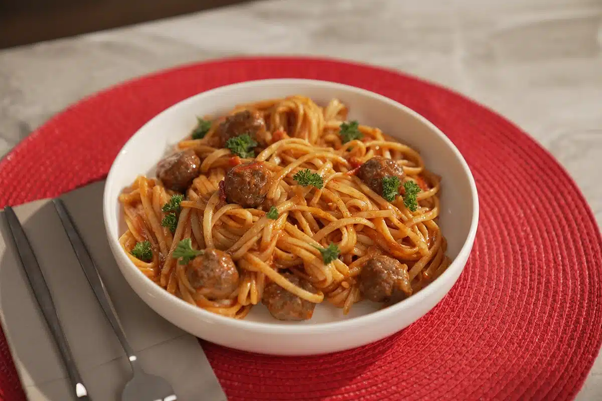 Köfteli Spagetti
